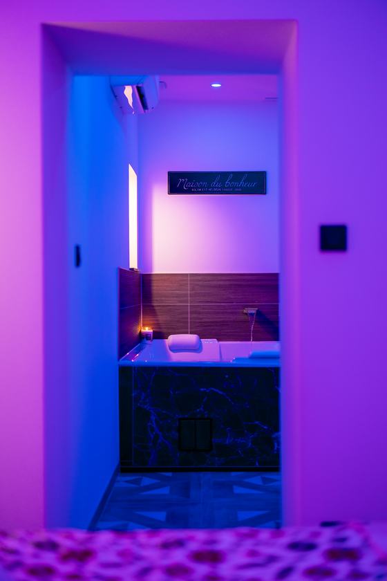 Hermitage Spa : vue de la chambre vers le jacuzzi