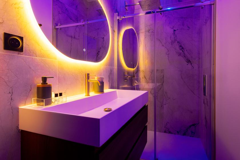 Hermitage Spa : salle de bains, vasque et douche à l'italienne