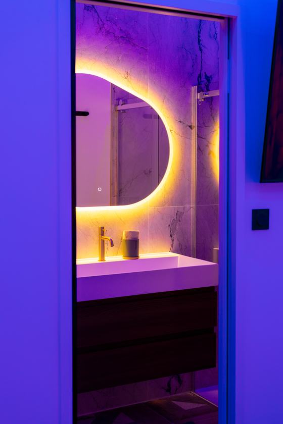 Hermitage Spa : salle de bains et miroir lumineux