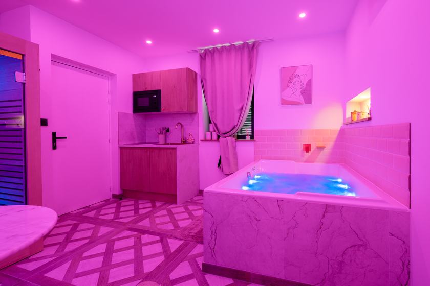 Wellness Spa : jacuzzi et kitchenette