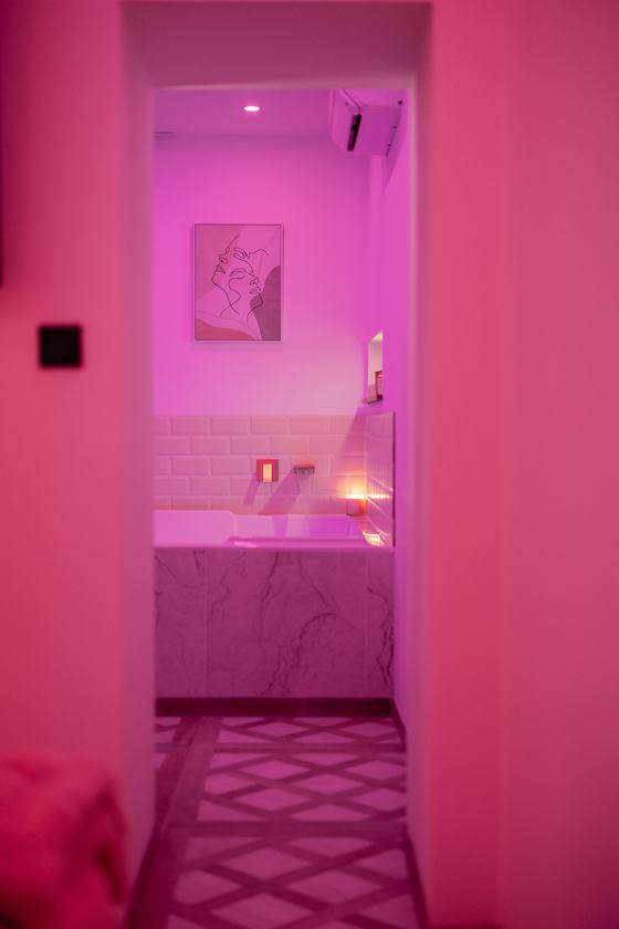 Wellness Spa : vue de la chambre vers le jacuzzi