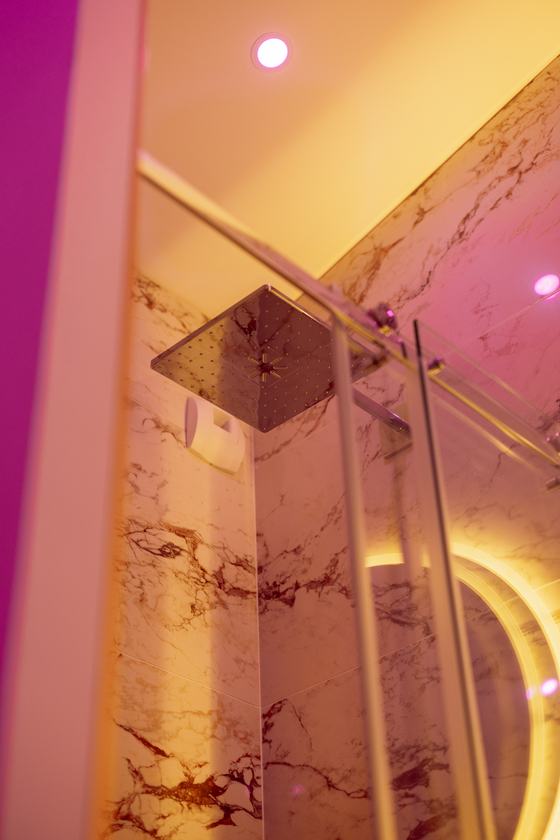 Wellness Spa : douche pluie en marbre