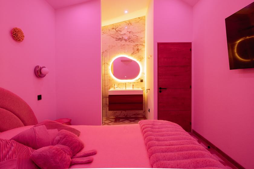 Wellness Spa : lit double et accès à la salle de bains